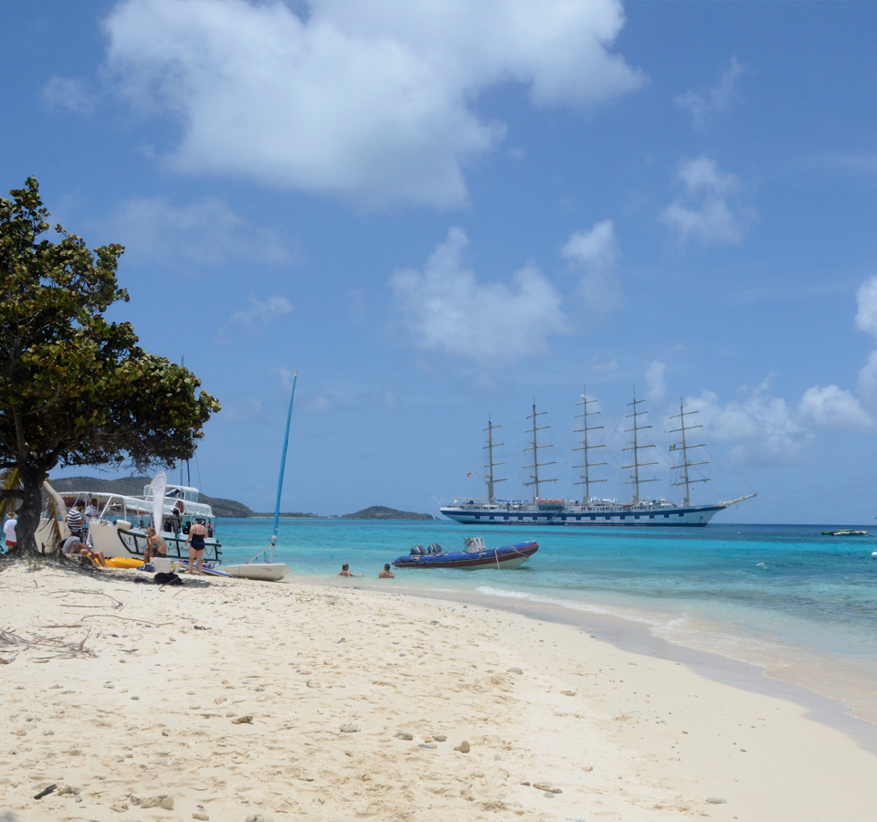 Clear turquoise water around the Tobago Cays in the Grenadines